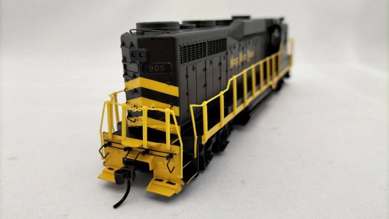 BACHMANN HO gauge GP30 DIESEL LOCO - Image 5