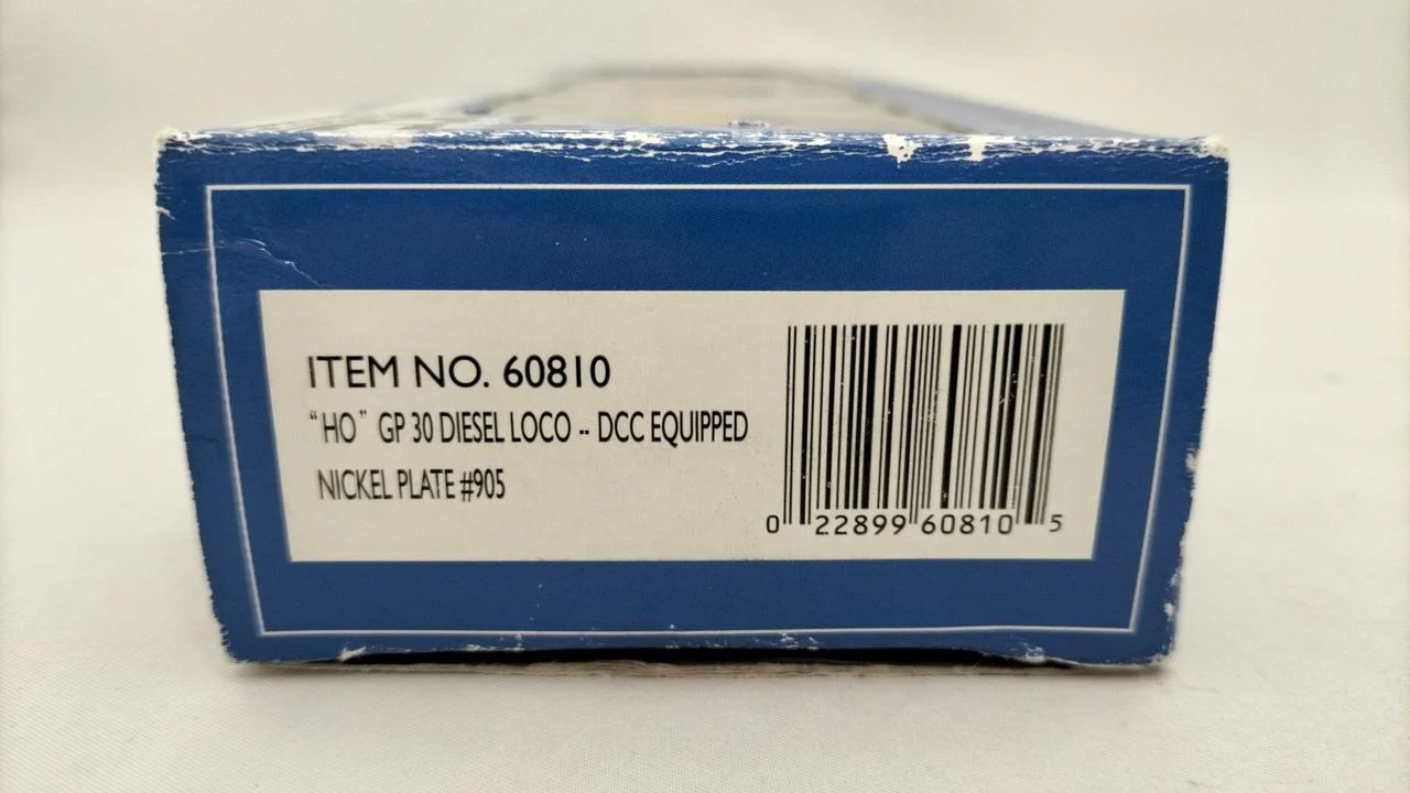 BACHMANN HO gauge GP30 DIESEL LOCO - Image 9