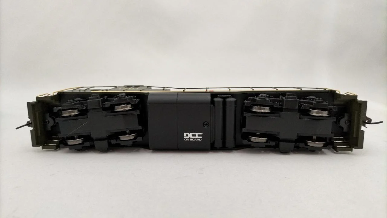 BACHMANN HO gauge GP9 DIESEL LOCO - Image 7