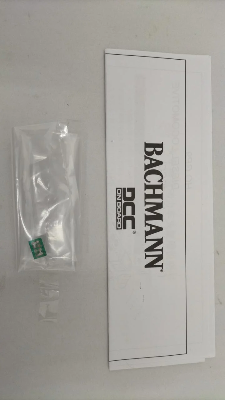 BACHMANN HO gauge GP9 DIESEL LOCO - Image 8