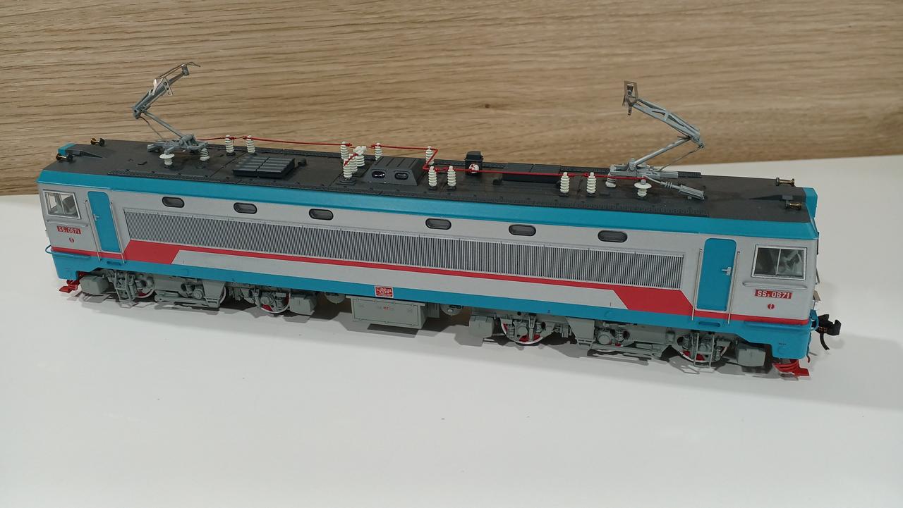 BACHMANN HO Gauge China SS3 Electric Locomotive - Image 4