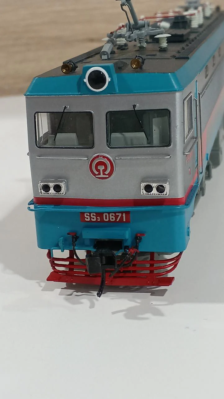 BACHMANN HO Gauge China SS3 Electric Locomotive - Image 6