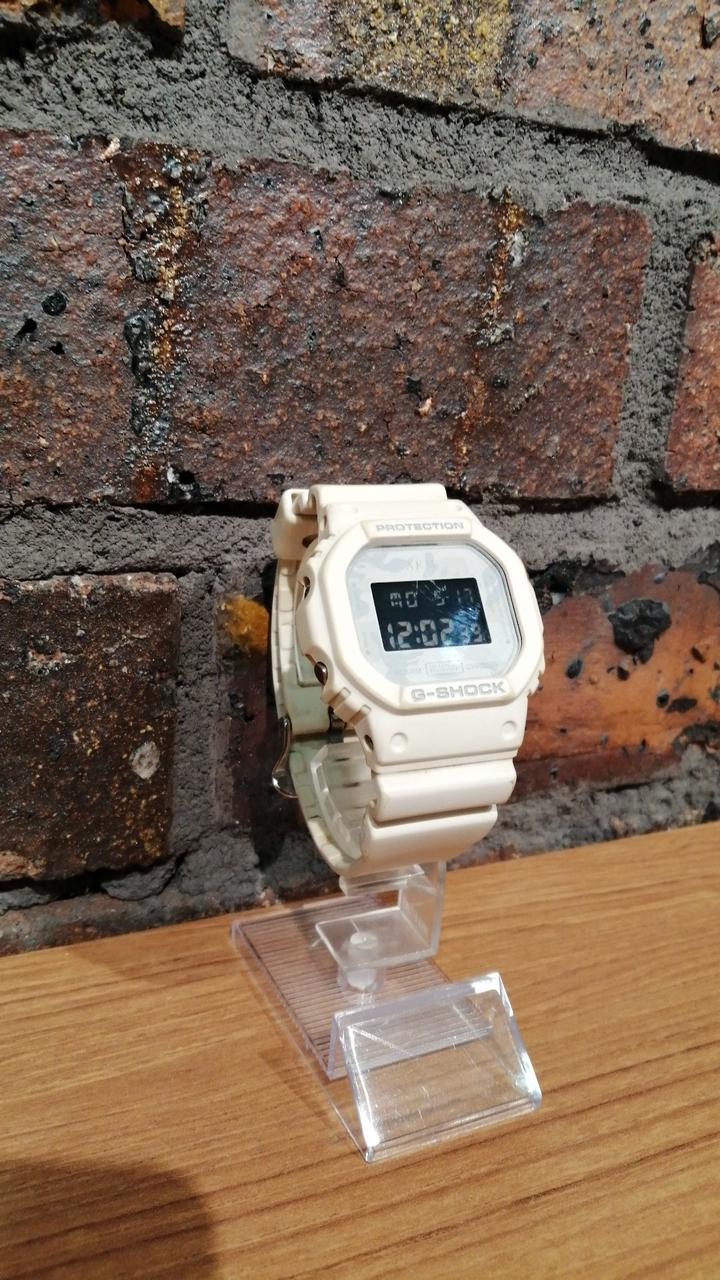 CASIO ×AKM G-SHOCK DW-5600VT WHT Signs of use - Image 2