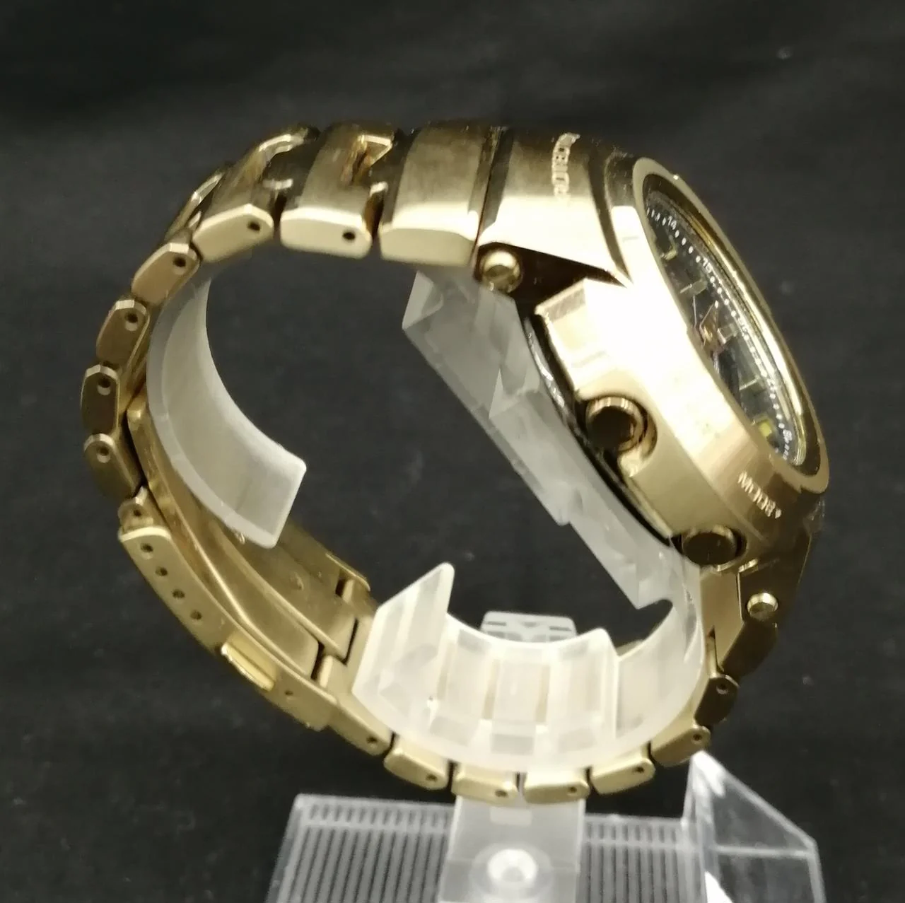 CASIO G-SHOCK AWM−500GD - Image 5