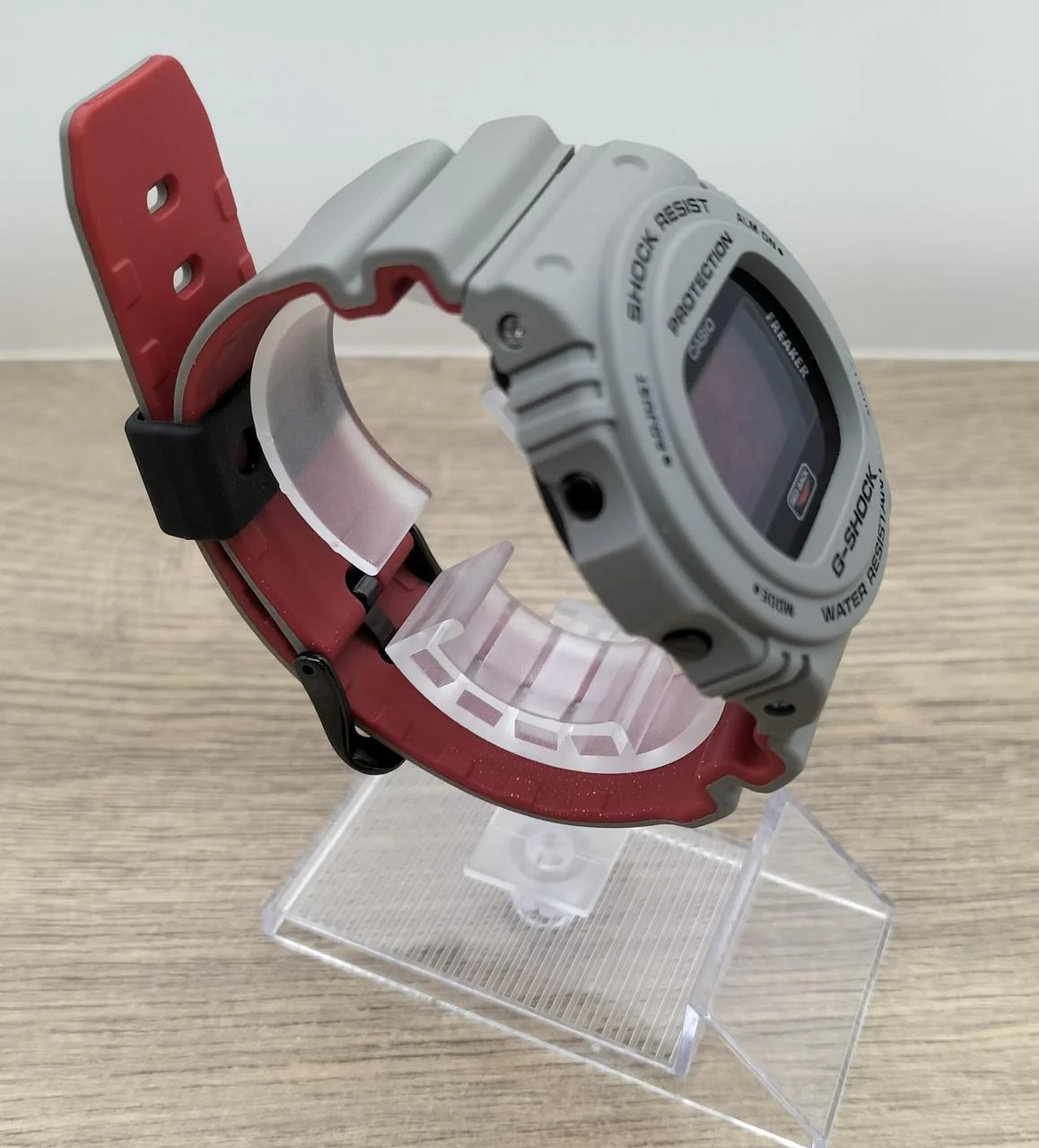 CASIO G-SHOCK DW-5700SF - Image 2