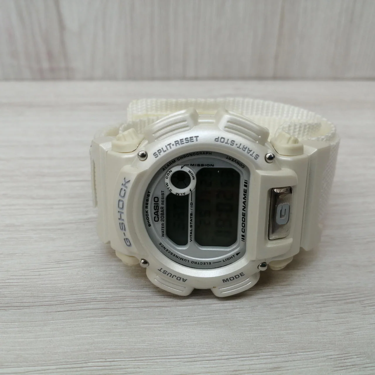 CASIO G-SHOCK DW-8800AJ-7AT - Image 2