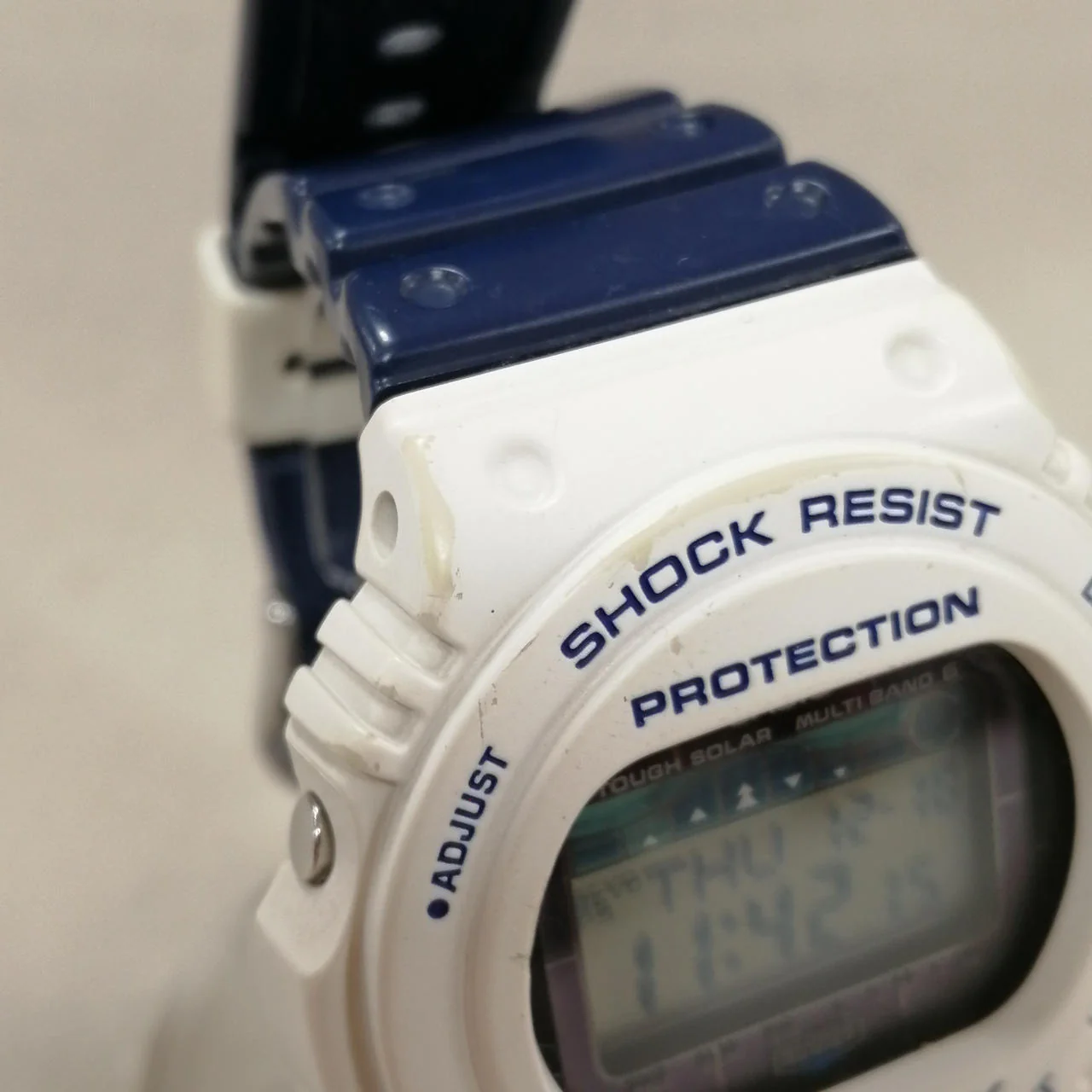 CASIO G-SHOCK GWX-5700SS White x Navy, with yellowing - Image 4