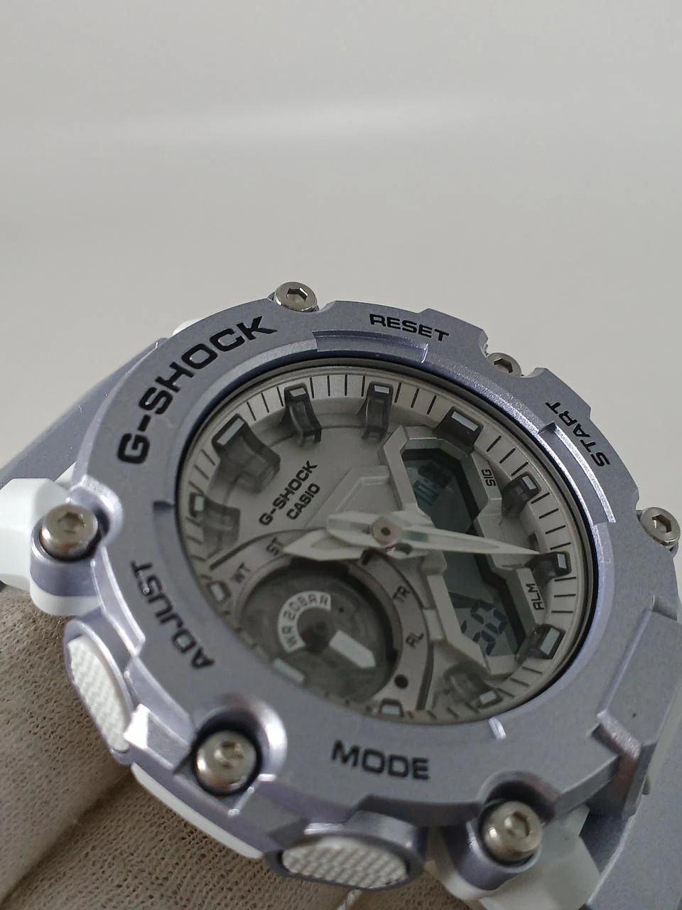 CASIO G-SHOCK Quartz Analog GA-2200FF - Image 6