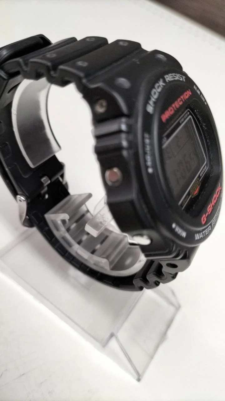 CASIO G-SHOCK Quartz DW-5750E with signs of use - Image 10