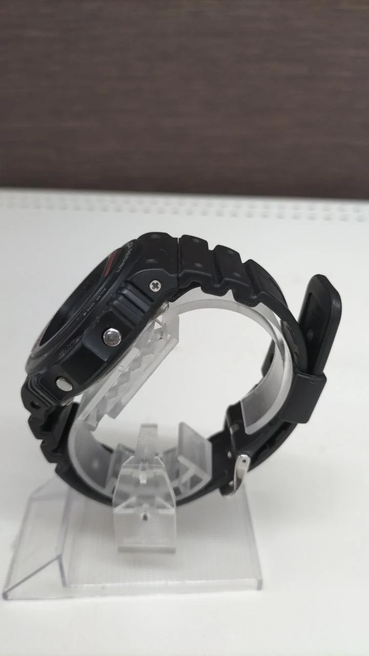 CASIO G-SHOCK Quartz DW-5750E with signs of use - Image 2