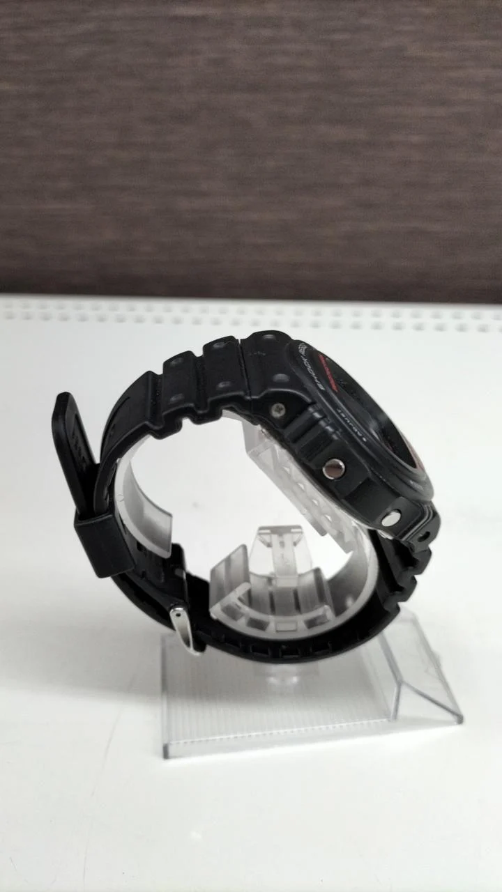 CASIO G-SHOCK Quartz DW-5750E with signs of use - Image 4