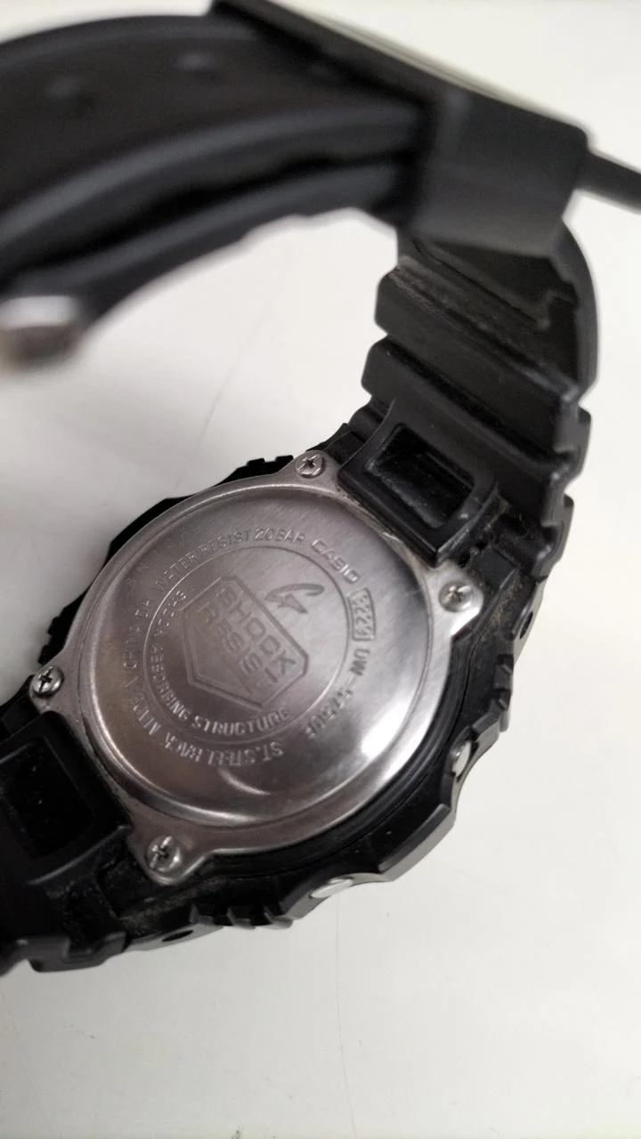 CASIO G-SHOCK Quartz DW-5750E with signs of use - Image 5
