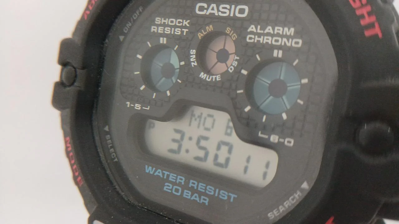 CASIO Quartz watch G-SHOCK DW-5900 - Image 5