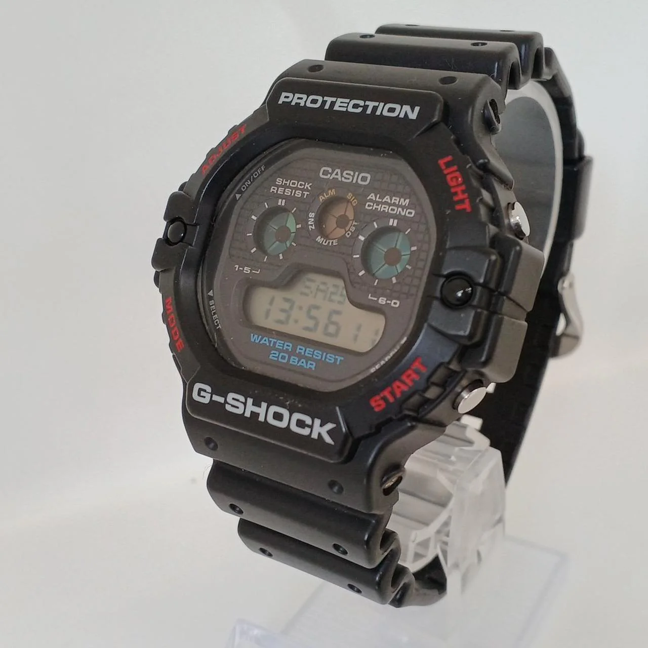 CASIO Quartz wristwatch G-SHOCK DW-5900 - Image 2