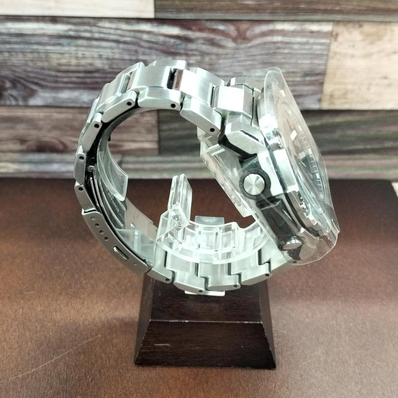 CASIO Solar G-SHOCK GST-B300E-5AJR - Image 4