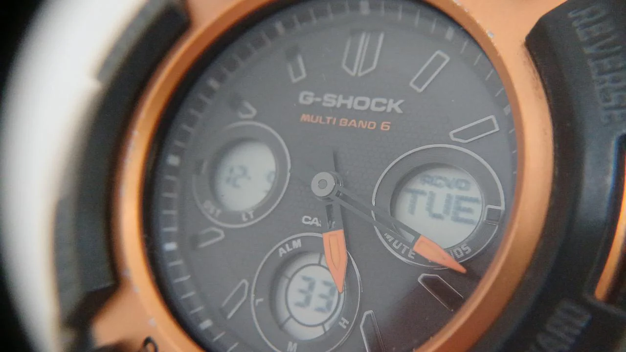 CASIO Solar Radio Watch G-SHOCK AWG-M100SF - Image 6