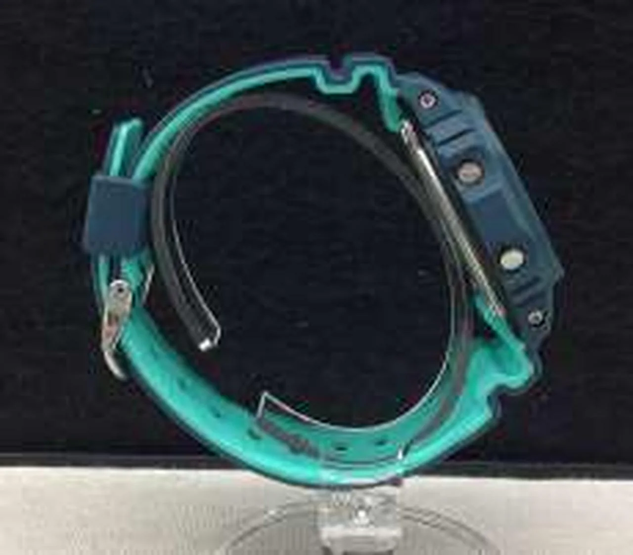 CASIO Wristwatch G-SHOCK DW-5600CC - Image 3