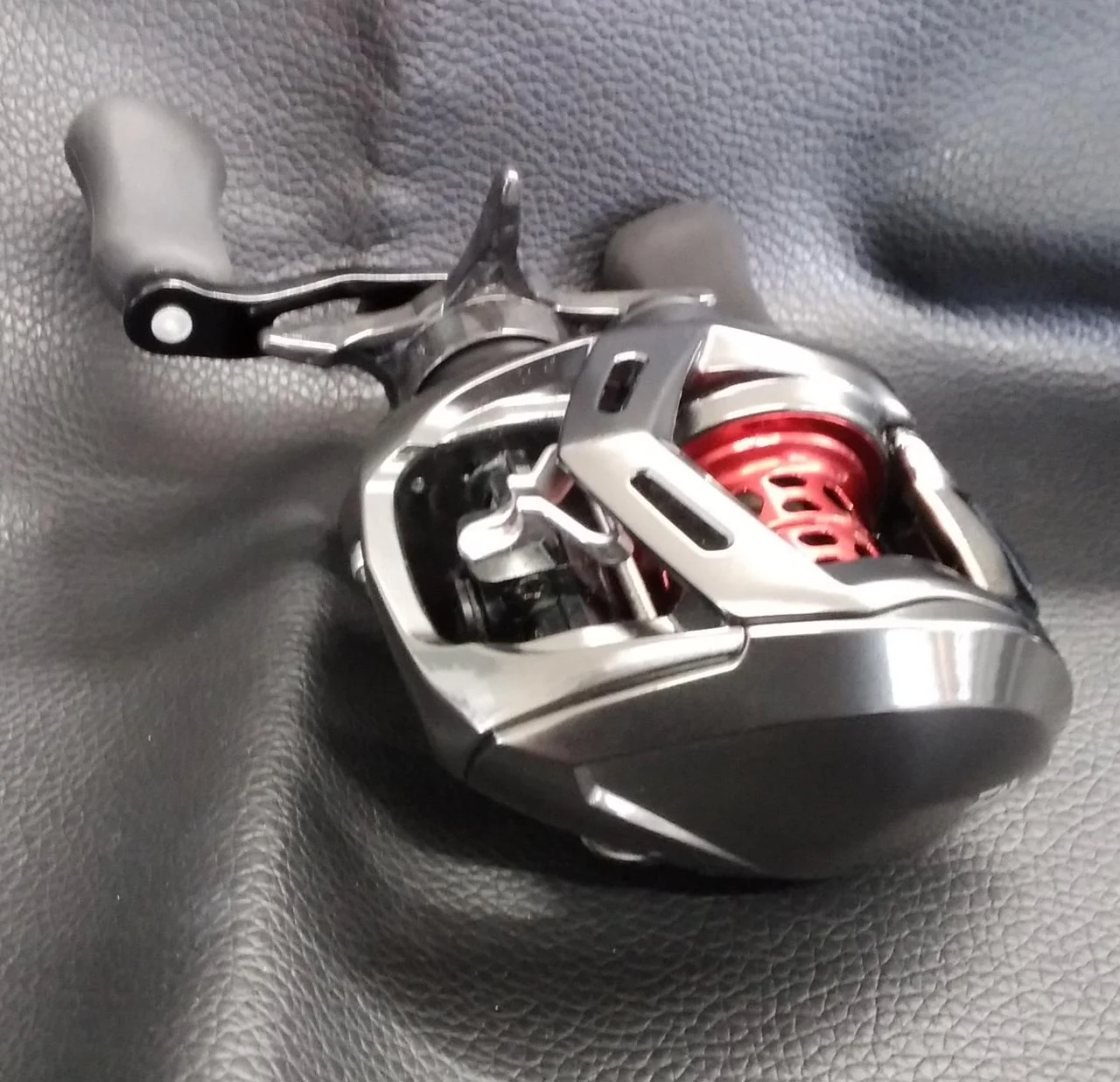 DAIWA Bait Reel 20 ALPHAS AIR TW 8.6R - Image 4