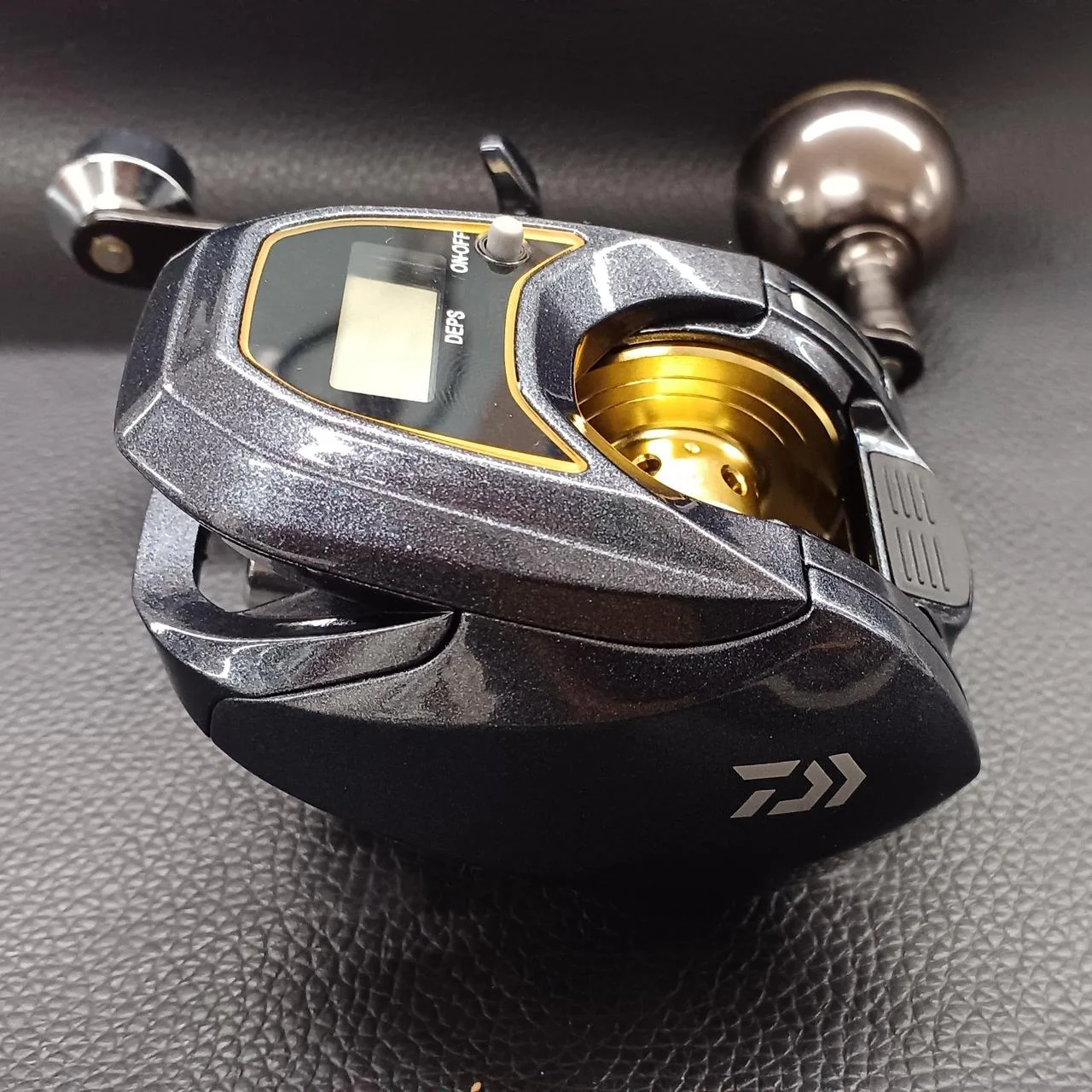 DAIWA Baitcasting Reel 18 TANASENSOR 150H Right Handle - Image 4