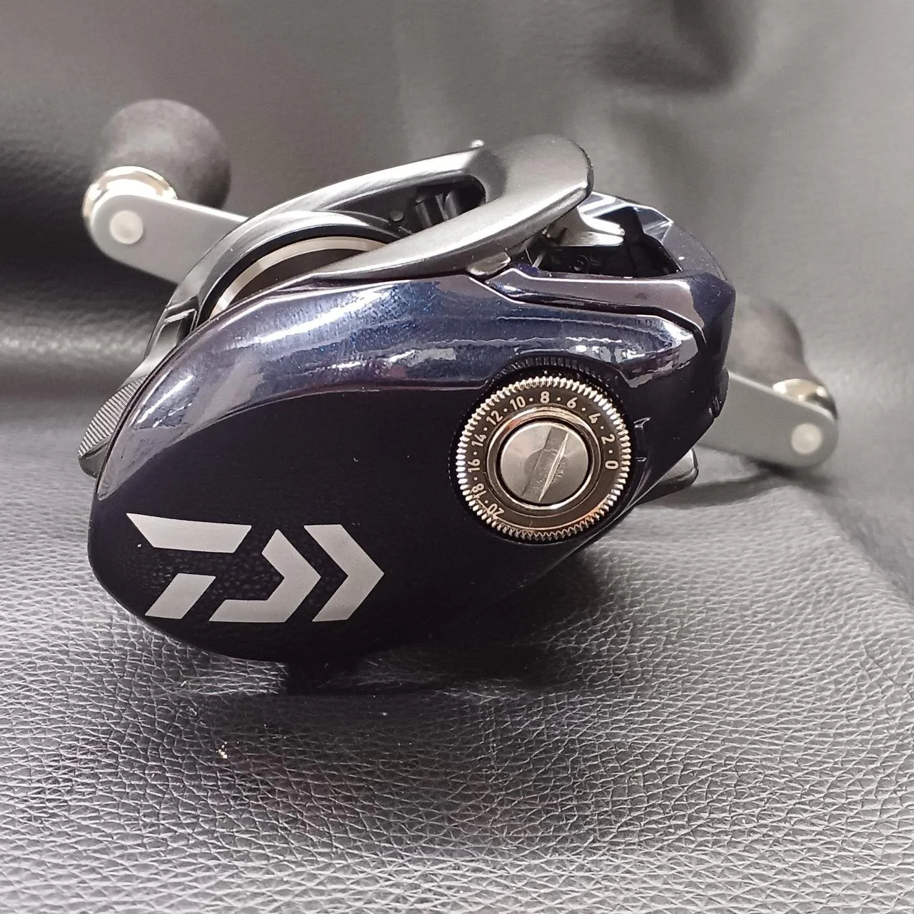 DAIWA Baitcasting reel 23SALTIST TW 150XHL PE SPECIAL - Image 4