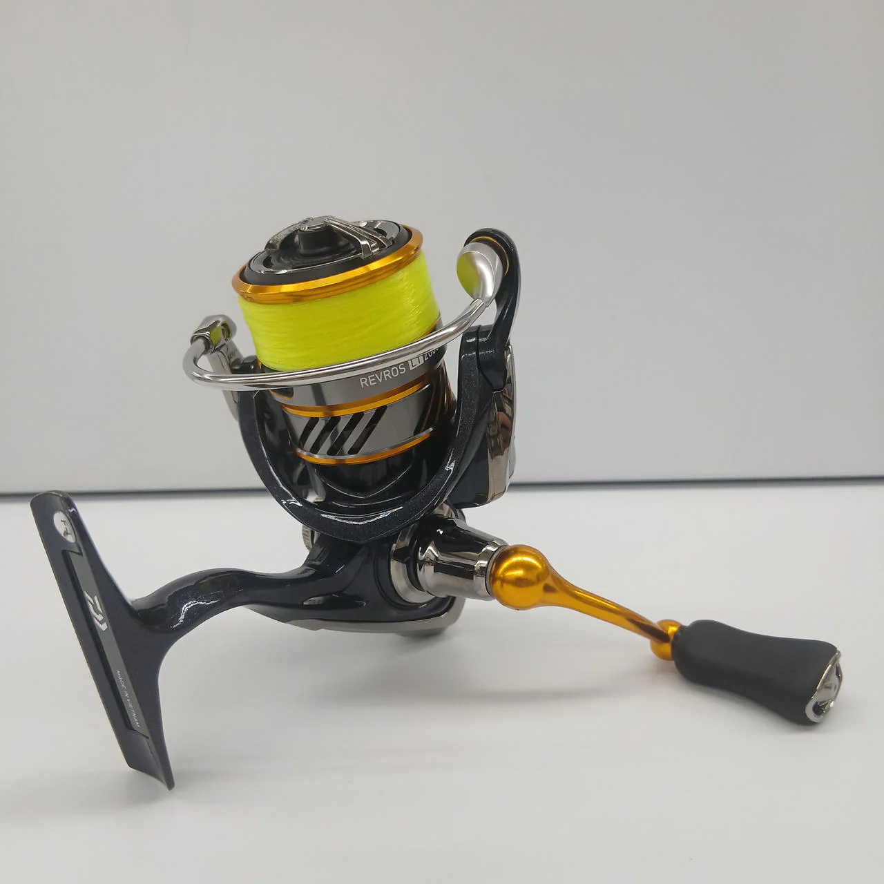 DAIWA Spinning Reel: 15 REVROSLT2000S