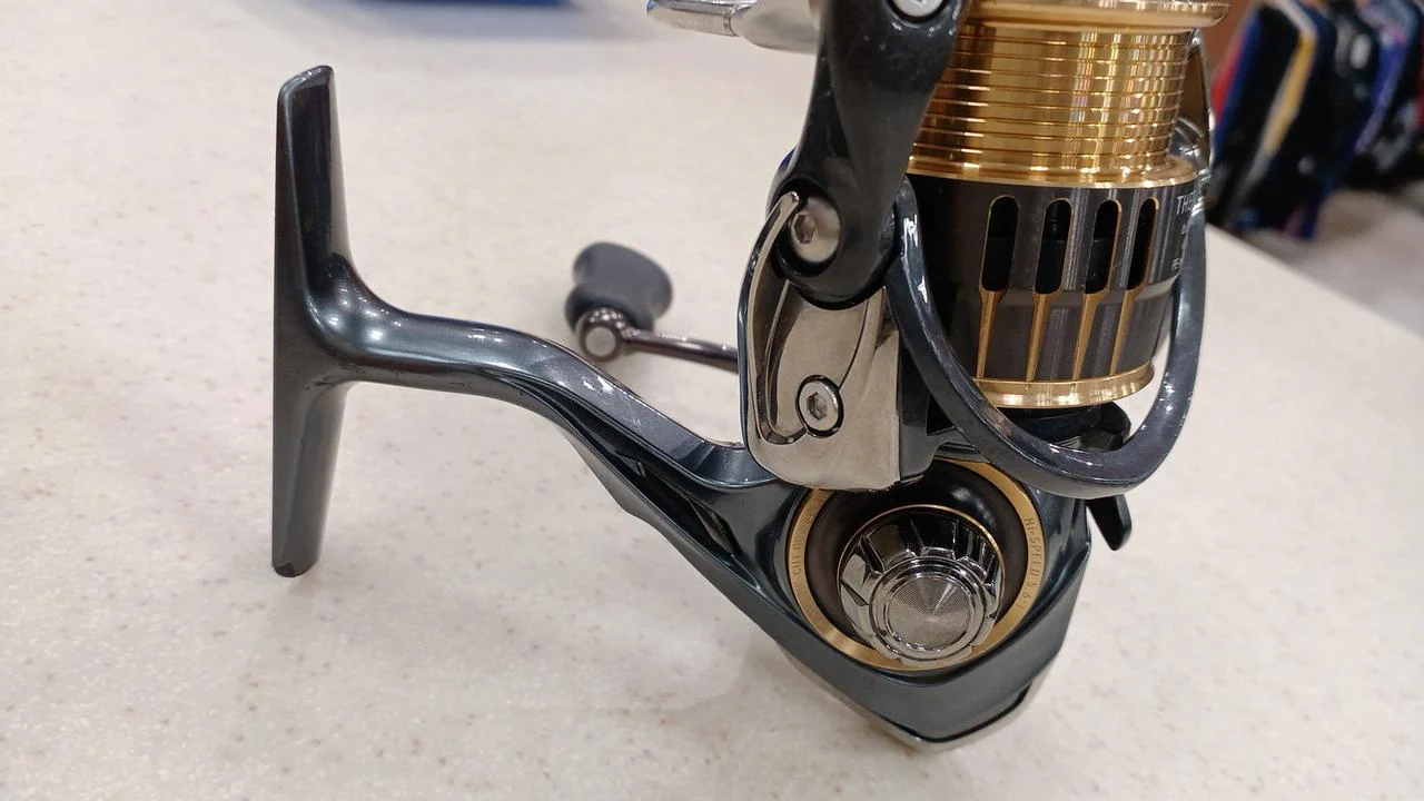 DAIWA Spinning Reel 17THEORY2004H - Image 3