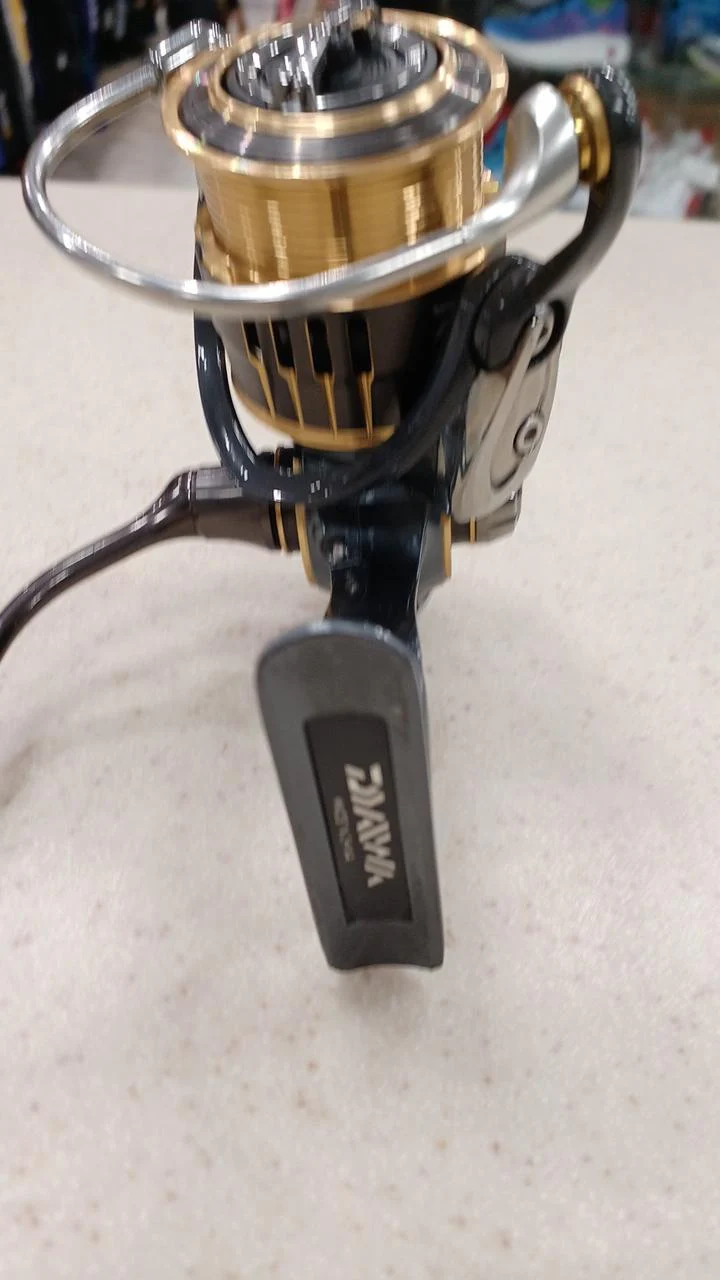 DAIWA Spinning Reel 17THEORY2004H - Image 4