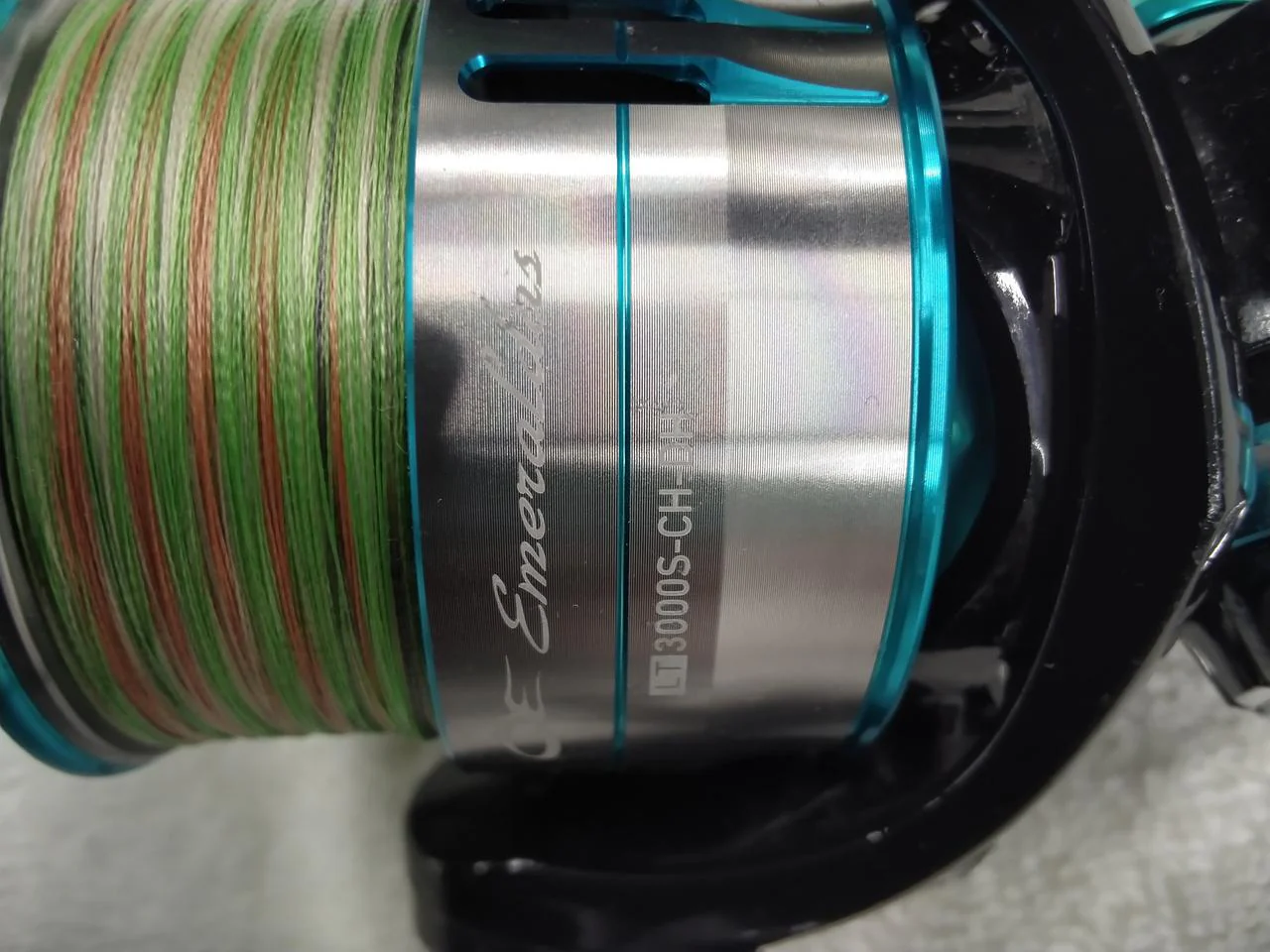 DAIWA Spinning Reel 19 Emeraldas LT3000S-CH-DH - Image 2