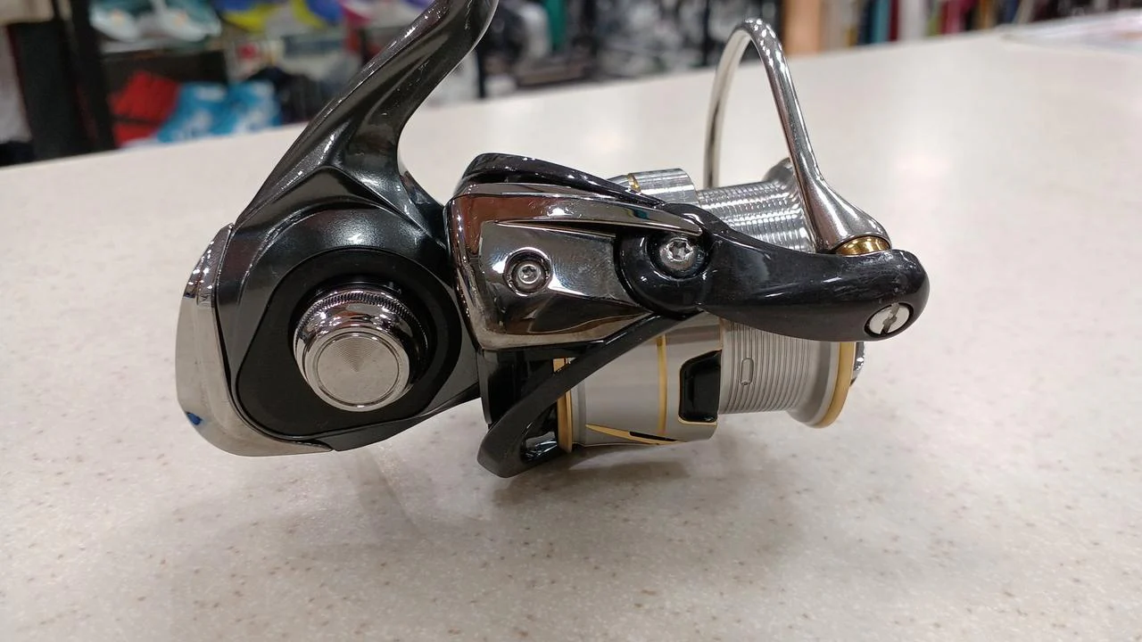 DAIWA Spinning Reel 20 Luvias FC LT 2000S - Image 3