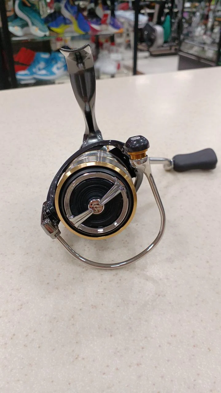 DAIWA Spinning Reel 20 Luvias FC LT 2000S - Image 6