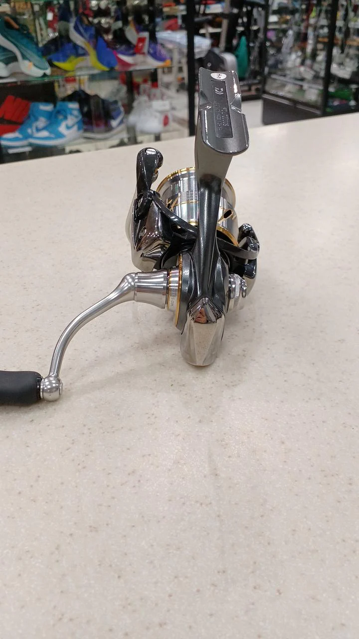 DAIWA Spinning Reel 20 Luvias FC LT 2000S - Image 7