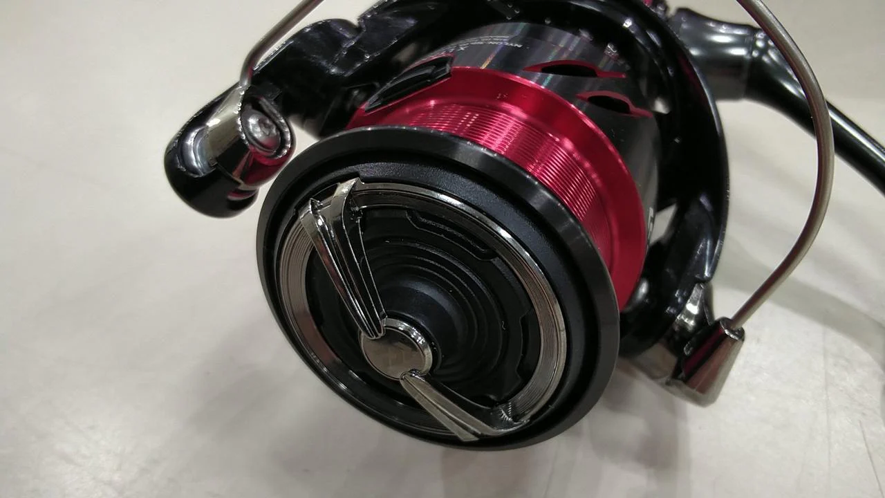 DAIWA Spinning Reel 24 Gekkabijin X LT2000S - Image 3