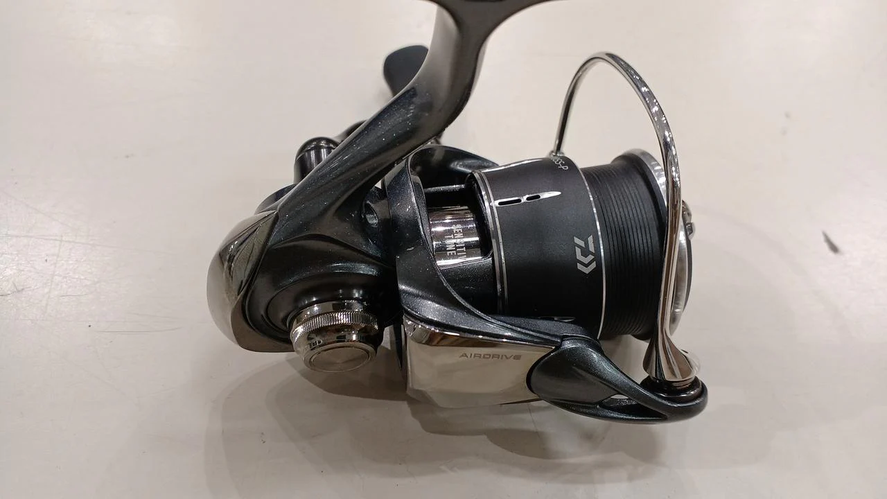 DAIWA Spinning Reel 24LUVIAS ST SF2000SS-P - Image 3