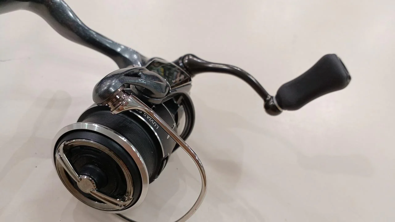 DAIWA Spinning Reel 24LUVIAS ST SF2000SS-P - Image 5