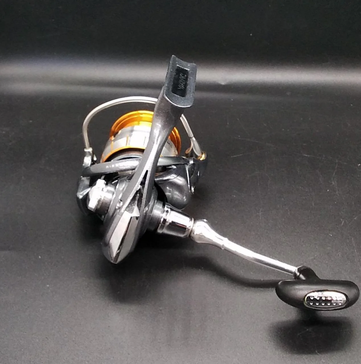 DAIWA Spinning Reel FREAMS 2500 - Image 3