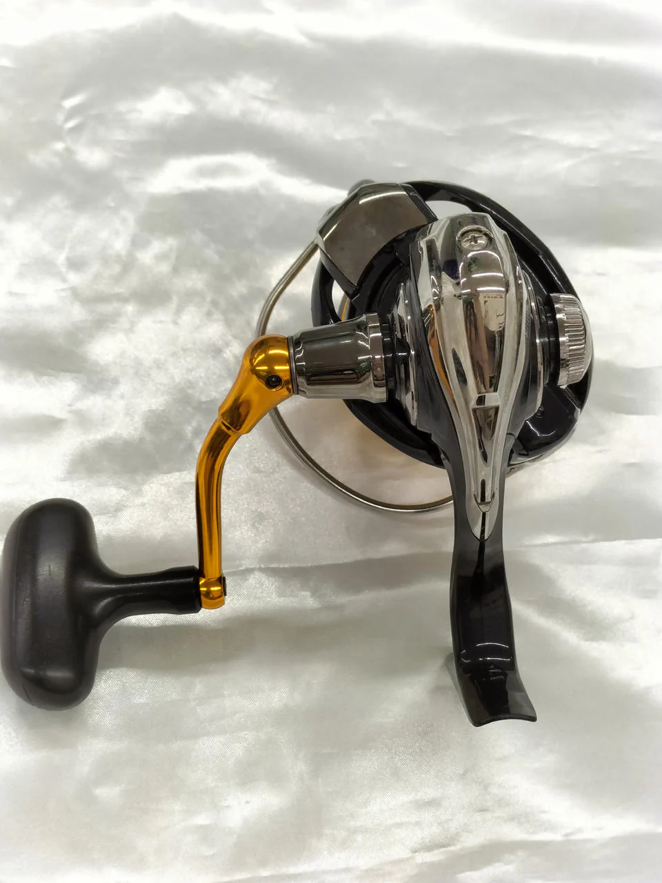 DAIWA Spinning Reel REVROS 4000 - Image 3