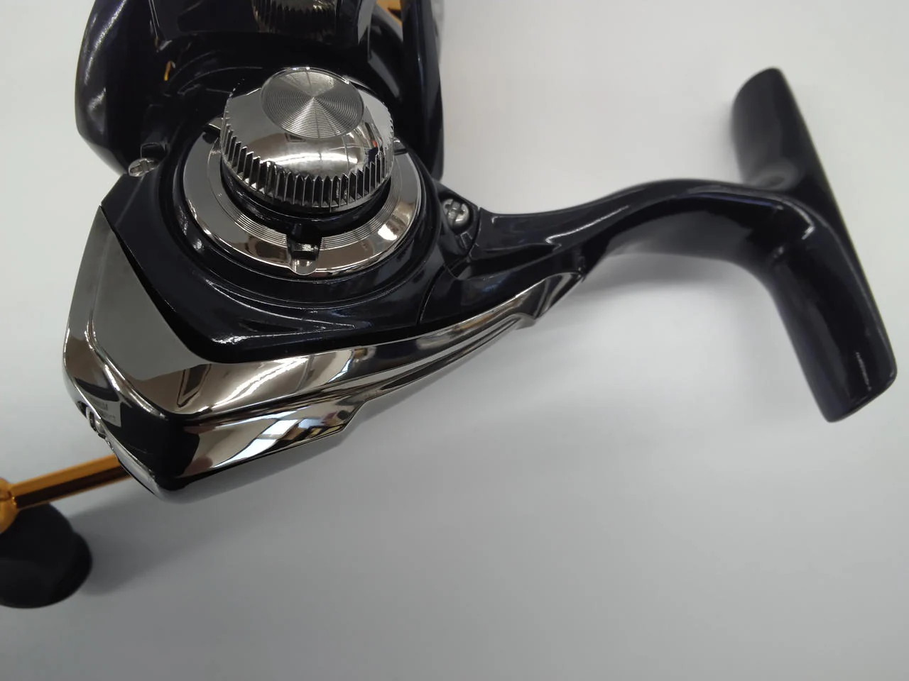 DAIWA Spinning Reel REVROS LT2000S - Image 3