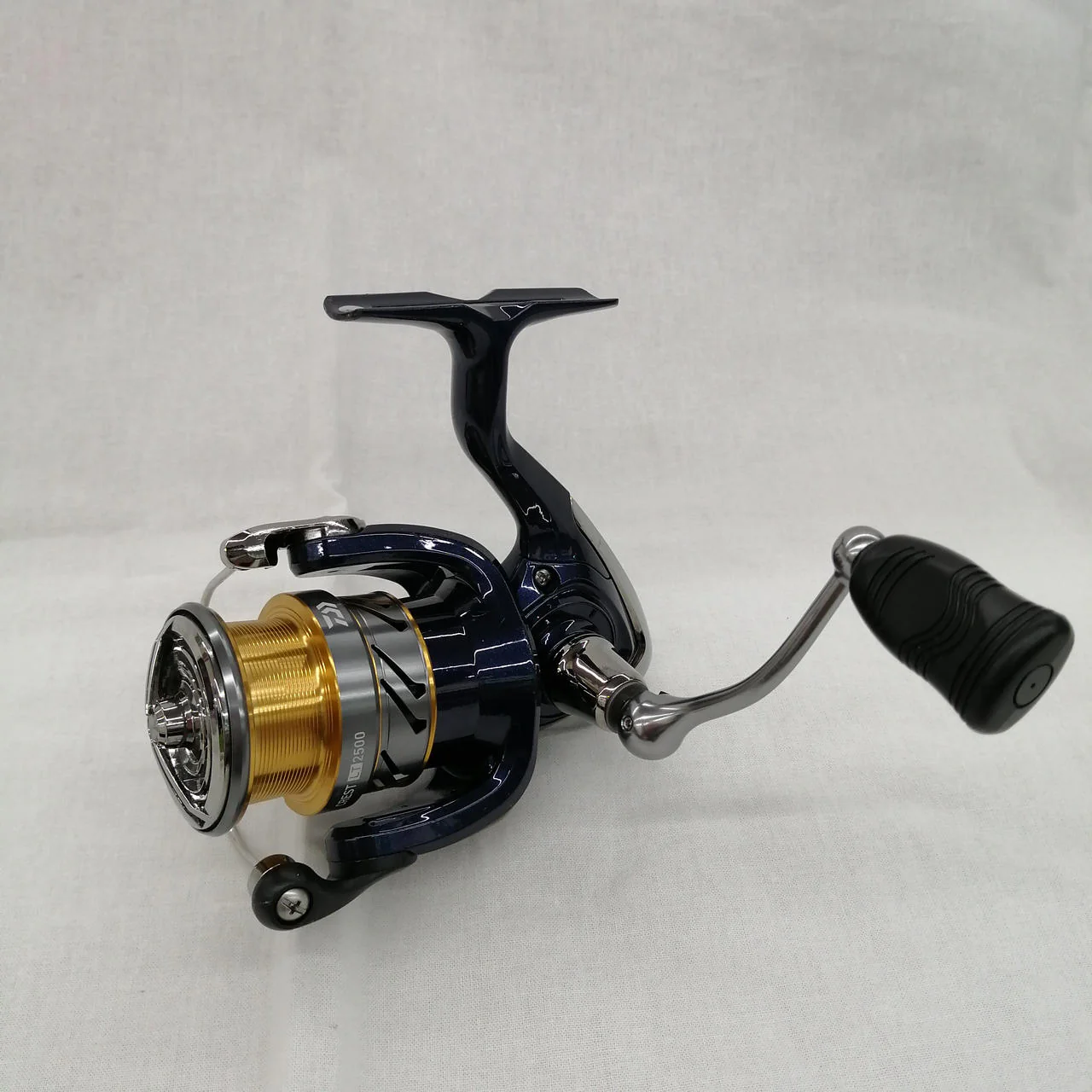 DAWA Spinning Reel CREST LT2500 - Image 2