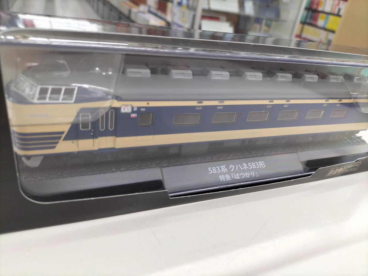 DeAgostini Japan Railway Vehicle Metal Model Collection 583 Series KuHaNe 583 Type - Image 2