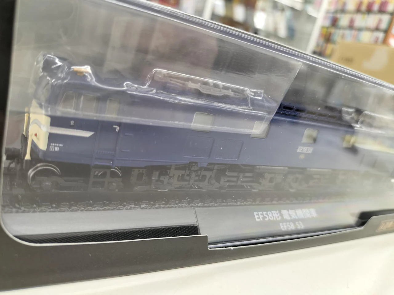 DeAgostini Japan Railway Vehicle Metal Model Collection EF58 Class Electric Locomotive - Image 2