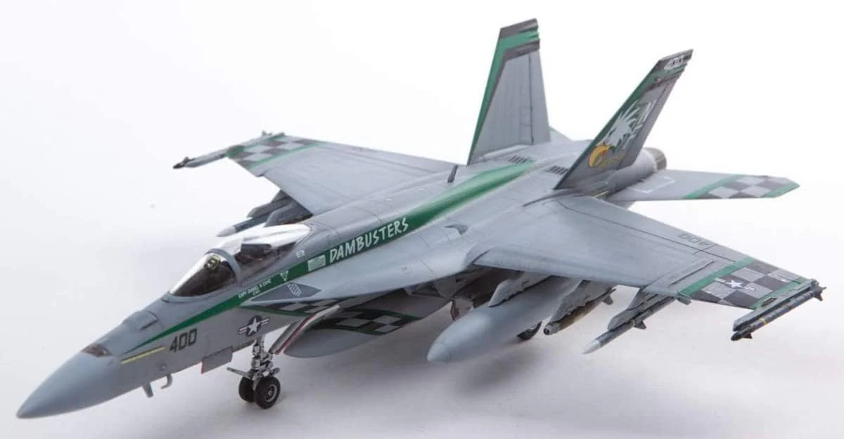 Doyusha 412688 1/72 Amazing! Plastic Model No. 7 US Navy F/A-18E Super Hornet VFA-195 Chippy Ho - Image 3