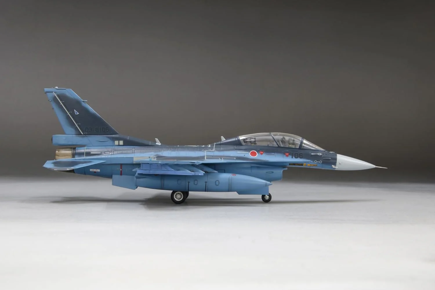 Fine Molds FF09 1/72 Japan Air Self-Defense Force F-2B Fighter - Image 11