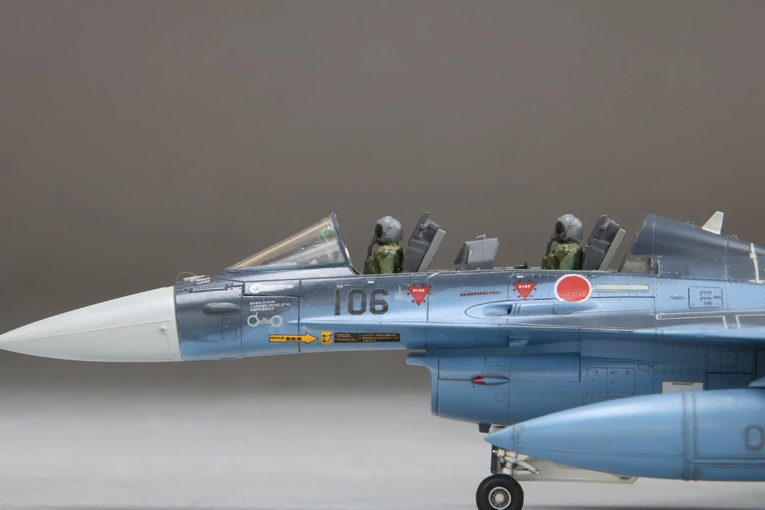 Fine Molds FF09 1/72 Japan Air Self-Defense Force F-2B Fighter - Image 12