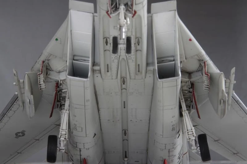 Fine Molds FF10 1/72 US Navy F-14A Tomcat Jolly Rogers/Sundowners - Image 6