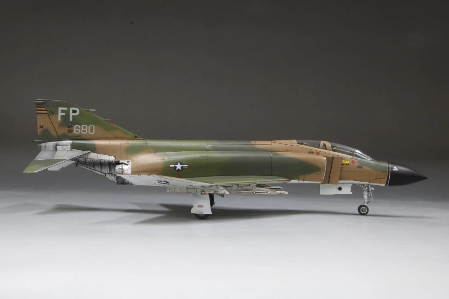 Fine Molds FF11 1/72 US Air Force Jet Fighter F-4C Wolf Pack 1967 - Image 4