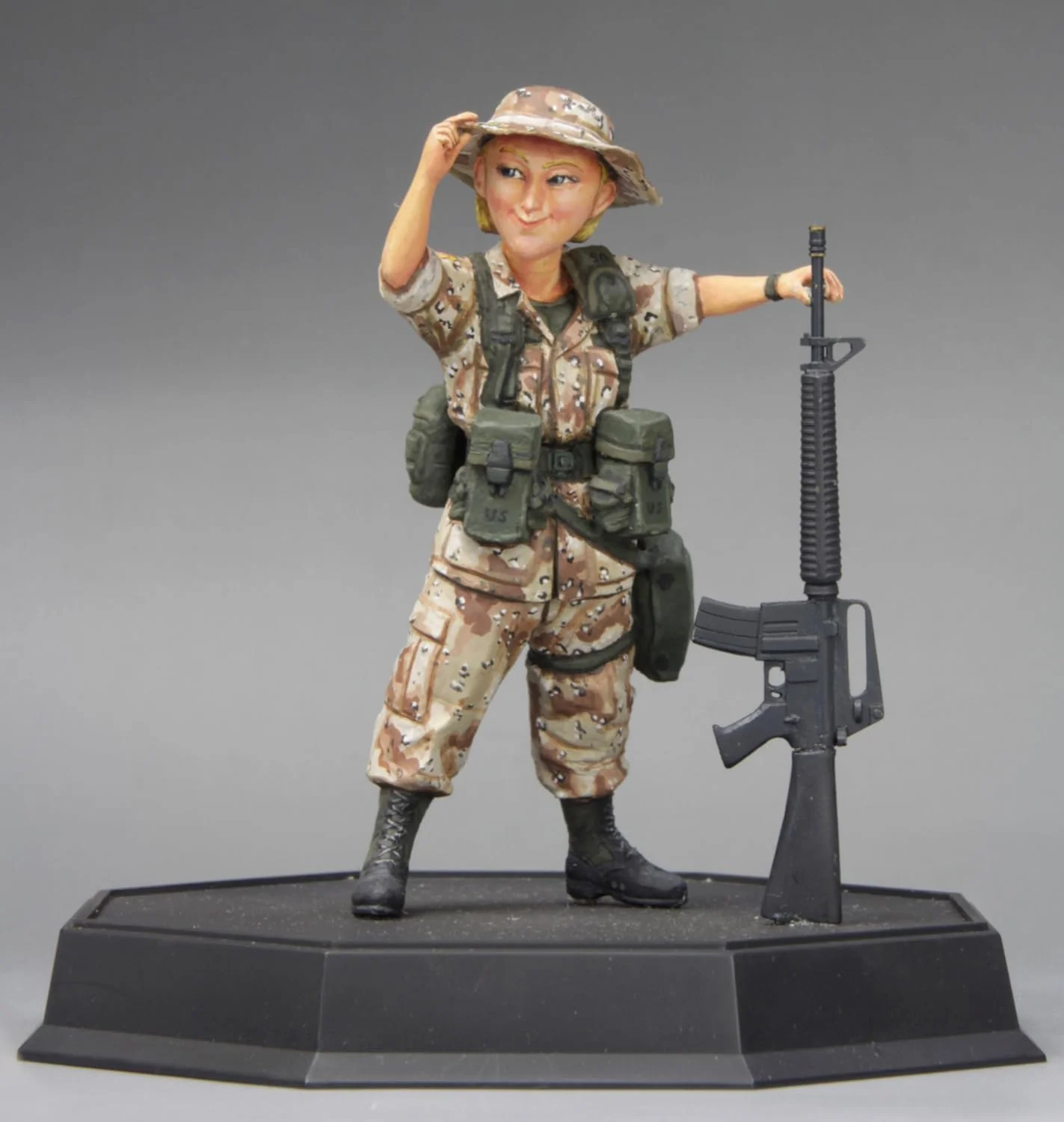 FineMolds FT05 1/12 World Fighter Collection US Army Female Soldier (Gulf War) Sandy & Colt M16A2 - Image 2
