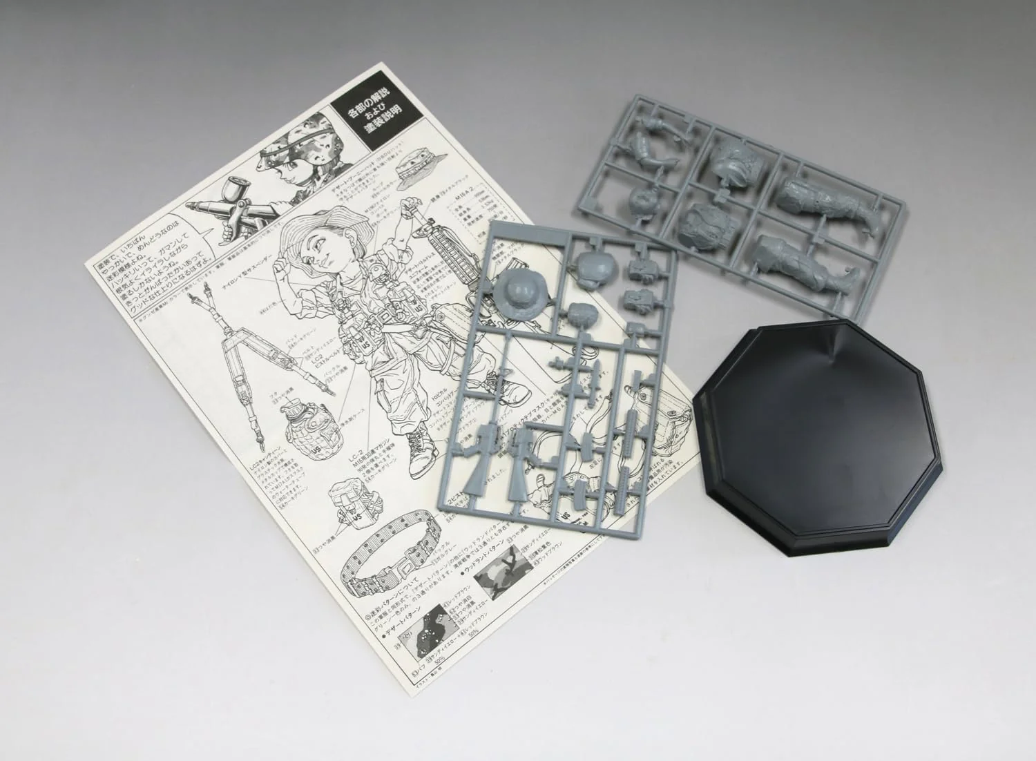 FineMolds FT05 1/12 World Fighter Collection US Army Female Soldier (Gulf War) Sandy & Colt M16A2 - Image 3