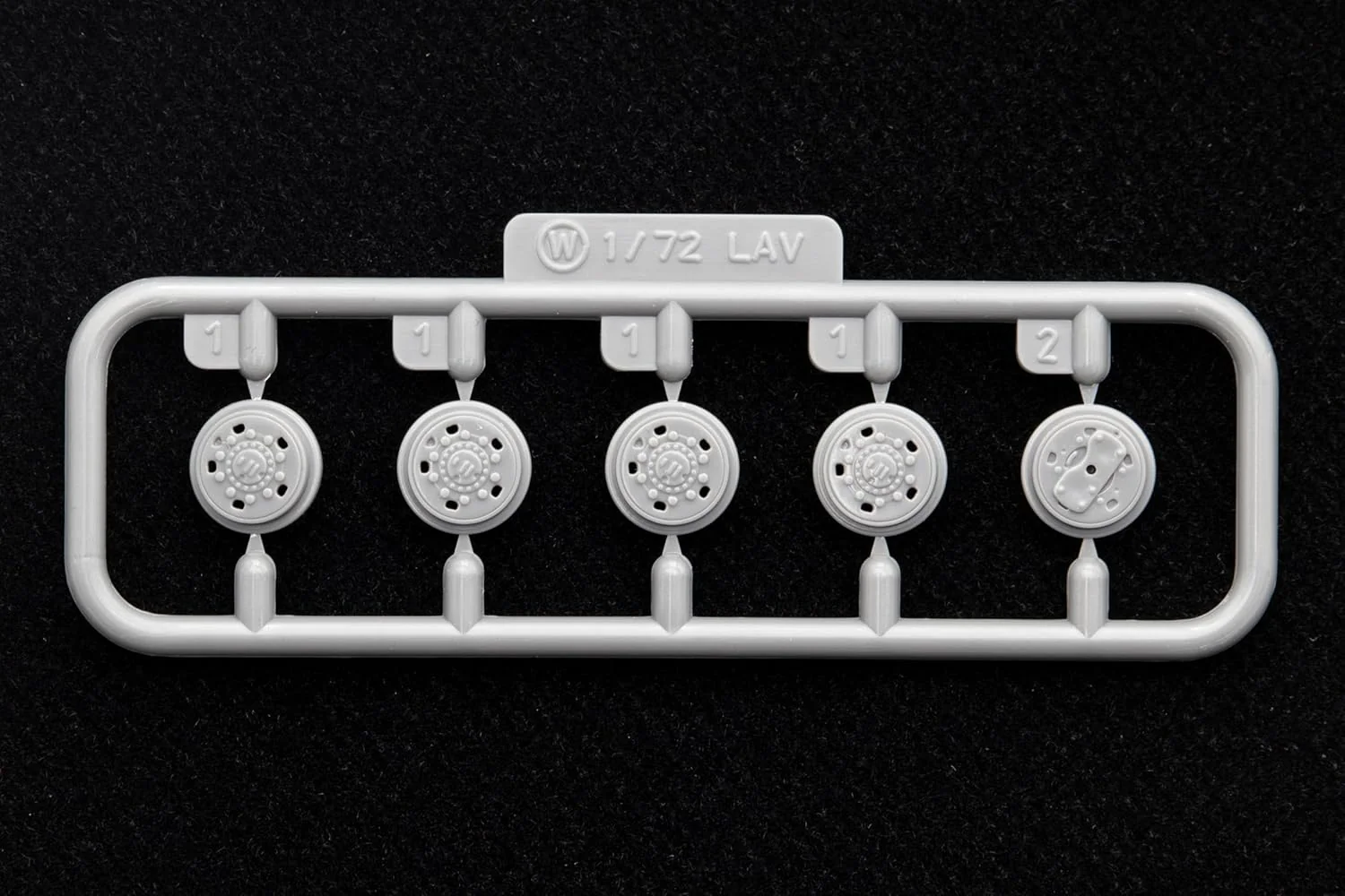 Fujimi 72M-17EX-1 1/72 JGSDF Light Armoured Vehicle (2-Cars Set) Special Edition (with Realistic Molded Tires) - Image 6