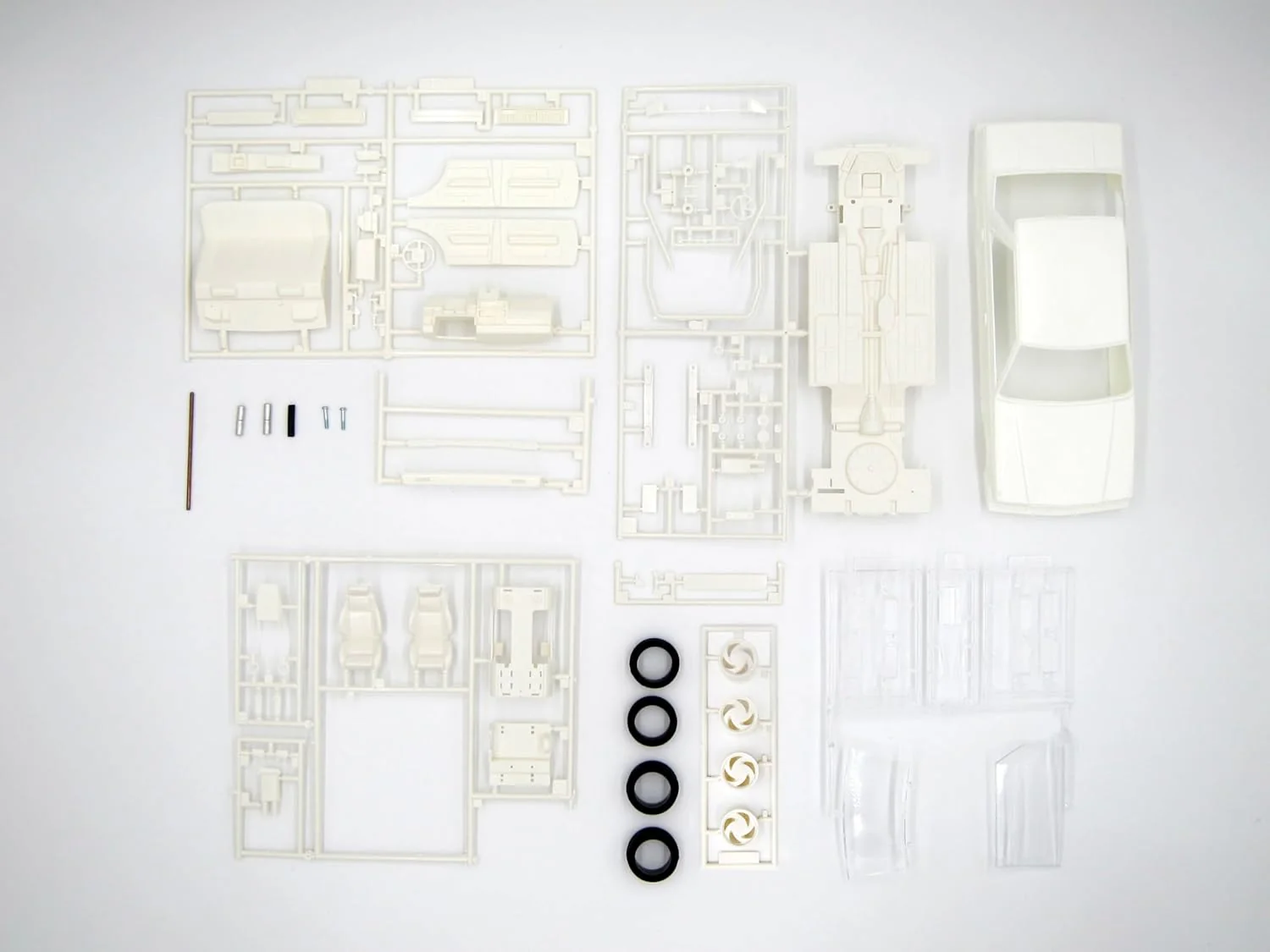 Fujimi HC08 1/24 HYSOCAR SERIES No.8 NISSAN CEDRIC 4-DOOR HARDTOP (Y30) - Image 2