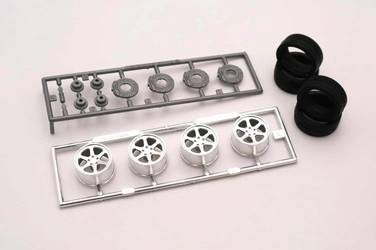 Fujimi ID328 1/24 Inch Up Series No.328 Toyota Soarer 3.0GT (18 Inch Wheels) - Image 8